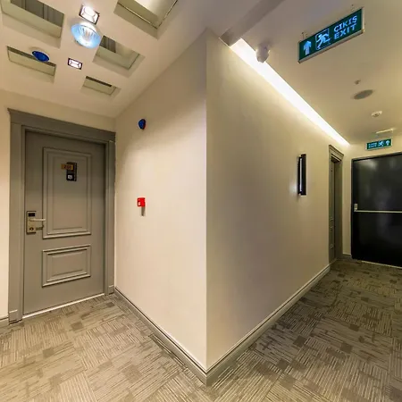 호텔 The Private Airport 3*